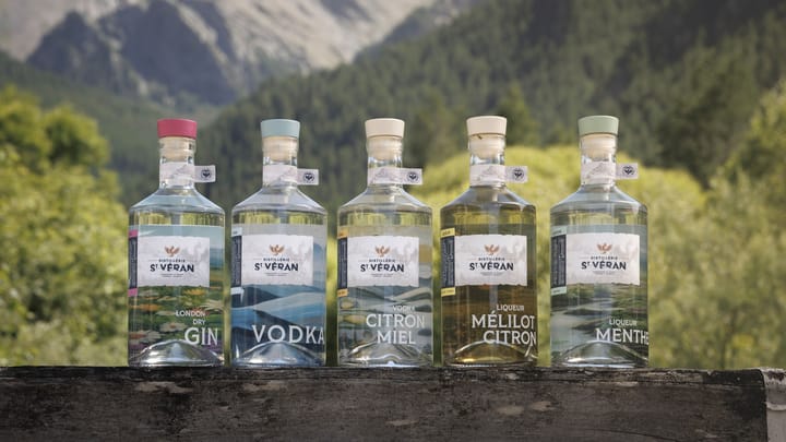 Une vodka née à 2000 mètres… et couronnée au sommet 🥇